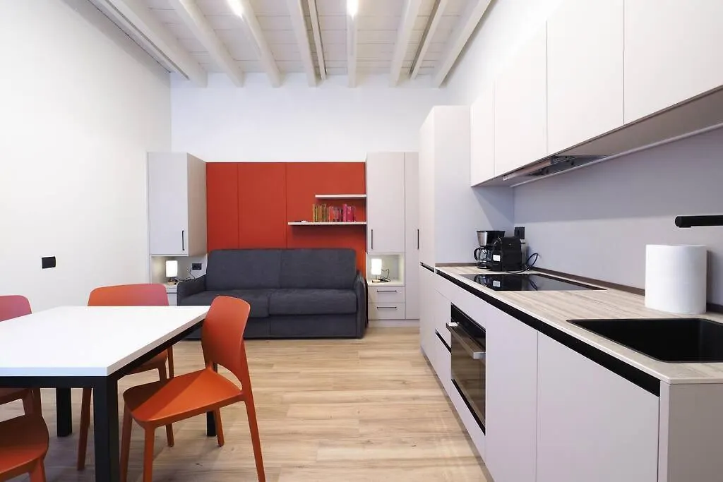 La Casa Di Ringhiera Milano Porta Venezia Apartment 0*, Milan Italy